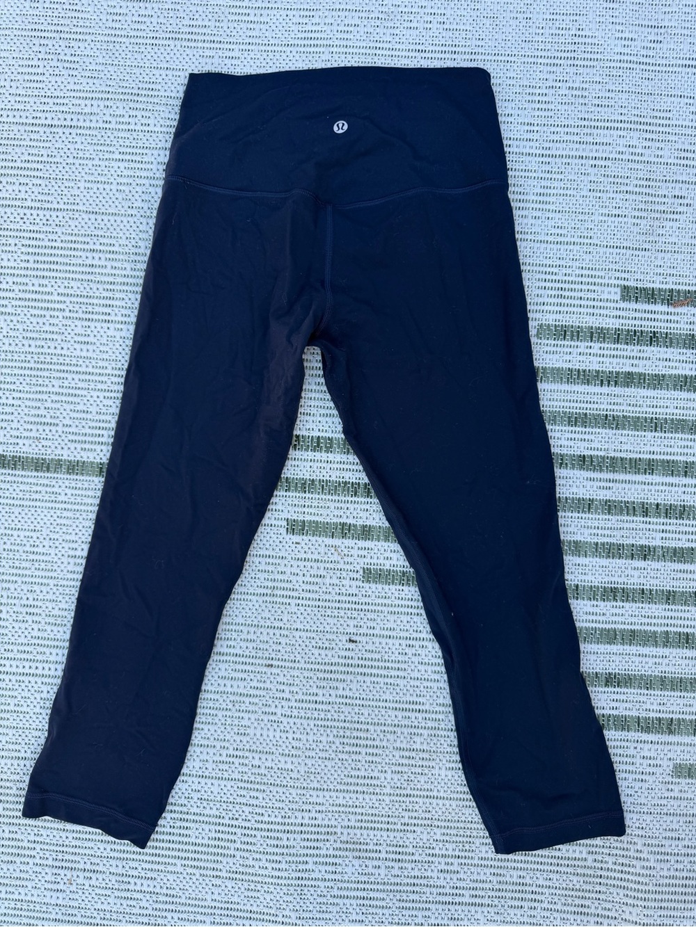 lululemon athletica women’s cropped 3/4 Performance Leggings